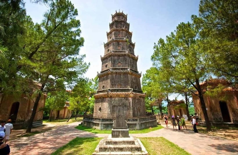Hue: Imperial City, Royal Tombs, Pagoda & Dragon Boat Tour - Thien Mu Pagoda and the Perfume River pause