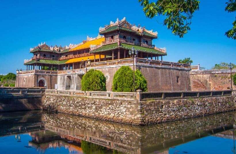 Hue: Imperial City, Royal Tombs, Pagoda & Dragon Boat Tour - Khai Dinh Tomb and its striking change of style