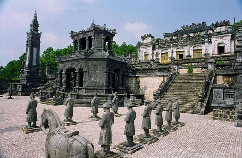 Hue: Private Dragon Boat, Pagoda, and Royal Tomb Tour - Thien Mu Pagoda and Hue’s Buddhist Story