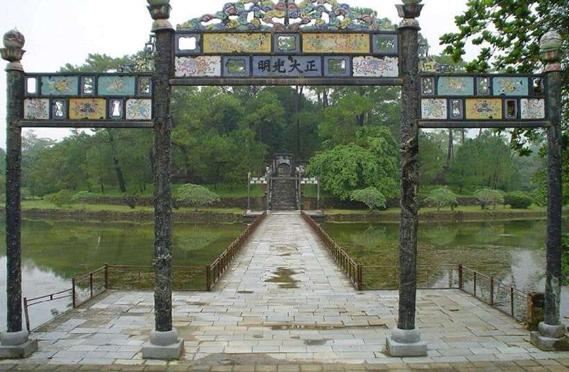 Hue: Private Dragon Boat, Pagoda, and Royal Tomb Tour - The Imperial City: Vietnam’s Nguyen Center