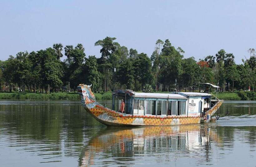 Hue: Private Dragon Boat, Pagoda, and Royal Tomb Tour - A Quiet Cruise on the Perfume River