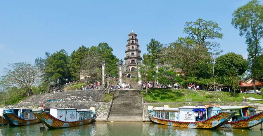 Hue: Royal Tombs and Thien Mu Pagoda Private Guided Tour - Khai Dinh Tomb: A Sharp Change in Style