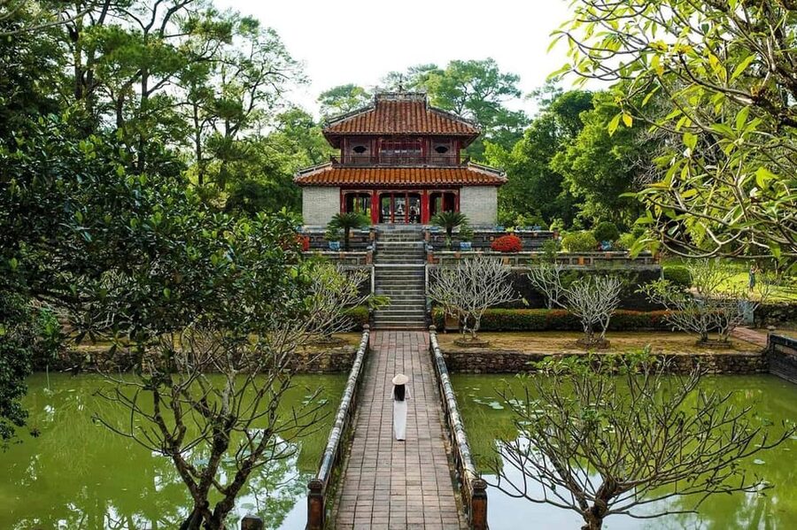 Hue : Royal Tombs- Thien Mu Pagoda- Dragon Boat Private Tour - Khai Dinh Tomb is the tour’s most unusual contrast