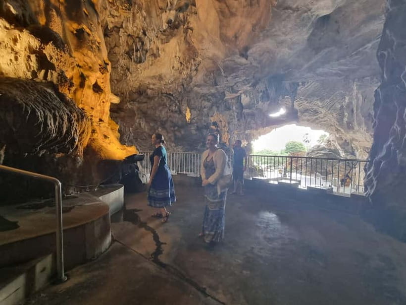 Ipoh Cave Temples Tours - Breakfast, Snacks, and Small Local Moments