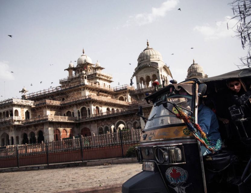 Jaipur Sightseeing by Tuk-Tuk: Temples, Palaces & Markets - Jal Mahal and a short photo pause