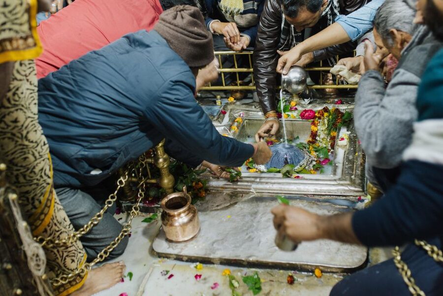Jaipur: Temple Tour - Royal Gaitor’s carved memorials