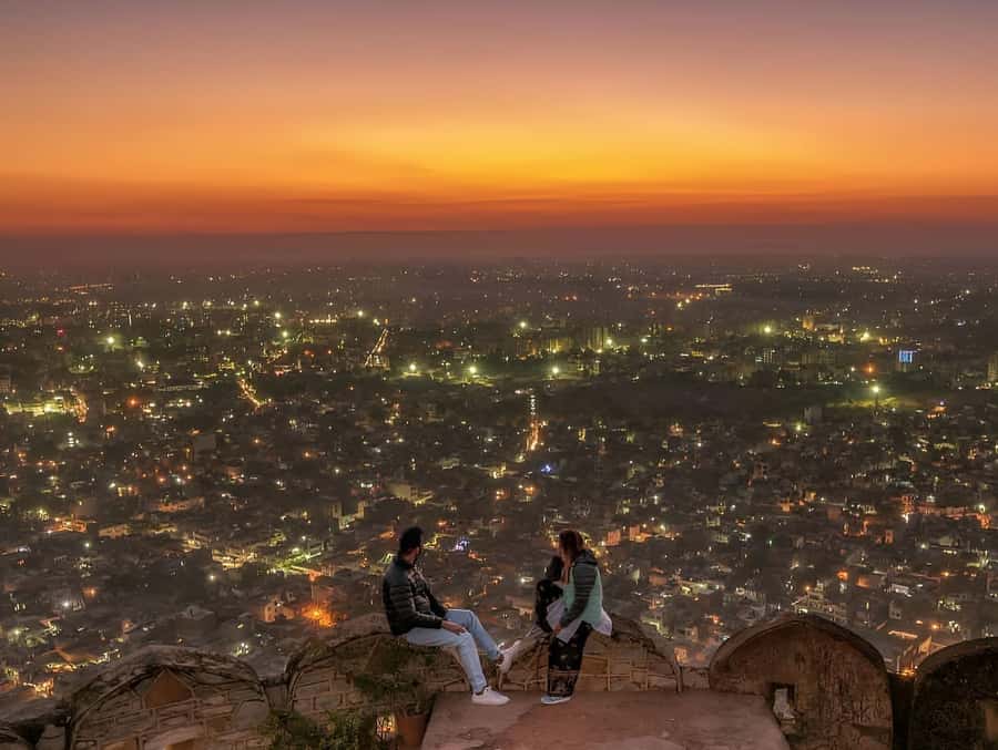 Jaipur: Tour with Nahargarh Sunrise or Monkey Temple Sunset - Morning stops add craft and daily life