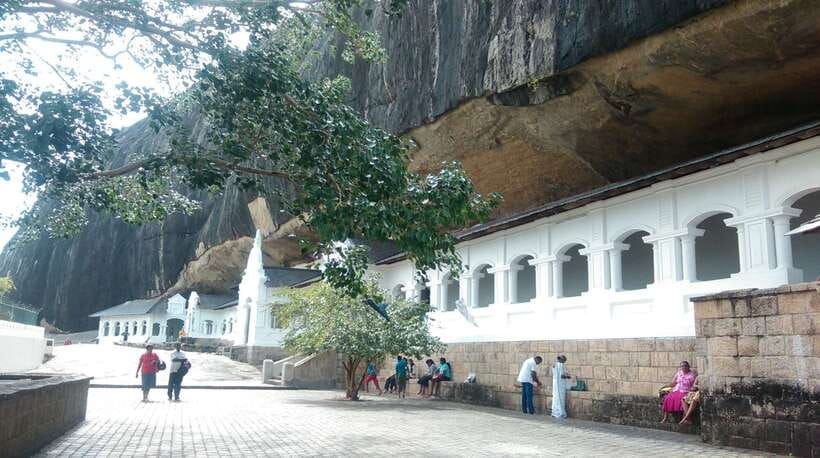 Kandy: Sigiriya Fortress & Cave Temple Full Day Private Tour - Lunch at the Tropical Village Hotel