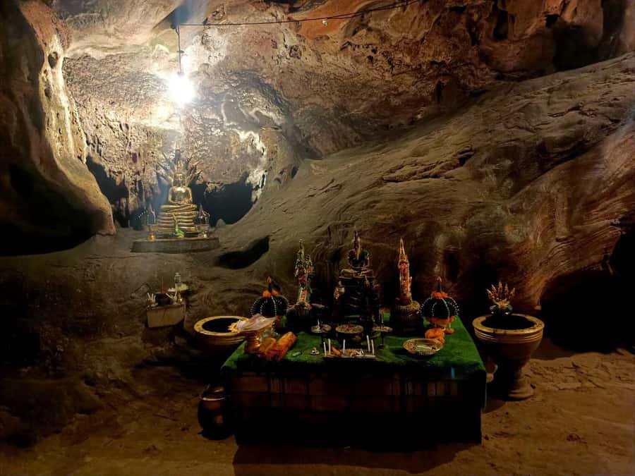 Khao Lak: Three Temples Tour in Phang Nga - Bang Tong slows the pace