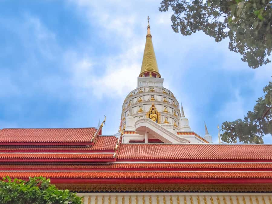 Khao Lak: Three Temples Tour in Phang Nga - Dragon Cave begins with stairs and limestone