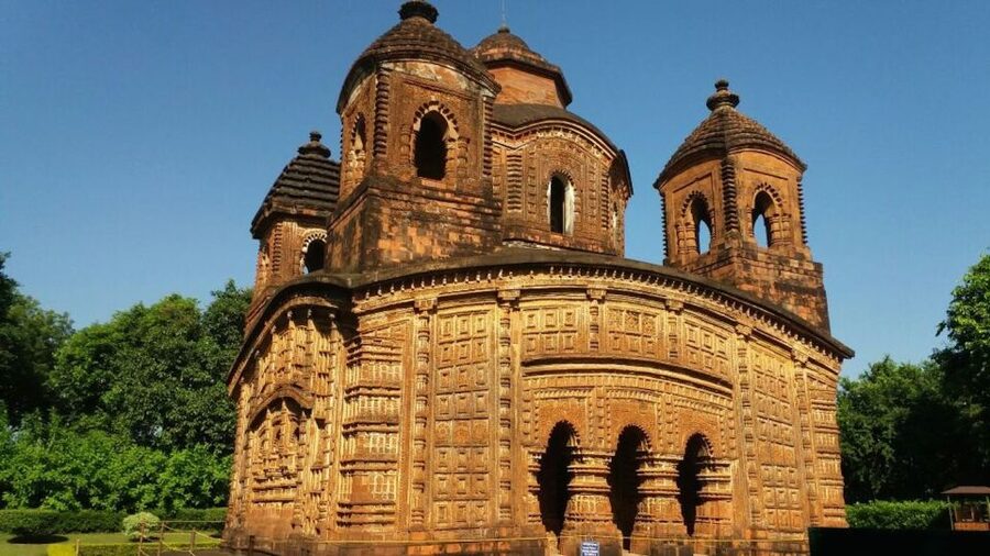 Kolkata: Bishnupur Terracotta Temples Day Trip with Weavers - Rasmancha and its unusual pyramidal shape