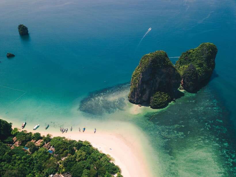Krabi: Emerald Pool, Hot Waterfall, & Tiger Cave Temple Tour - Reaching the Emerald Pool by trail
