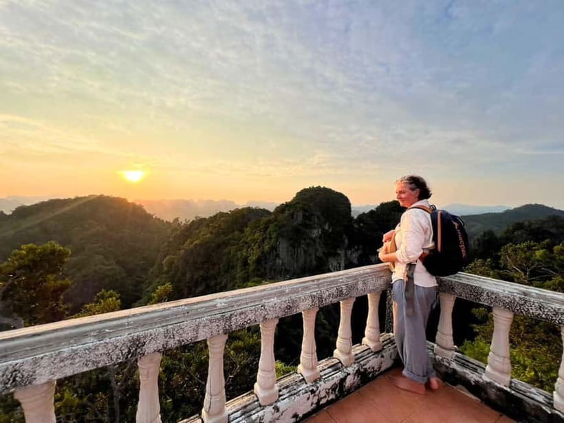 Krabi: Tiger Cave Temple Sunset Tour - Starting the 1,237-step climb