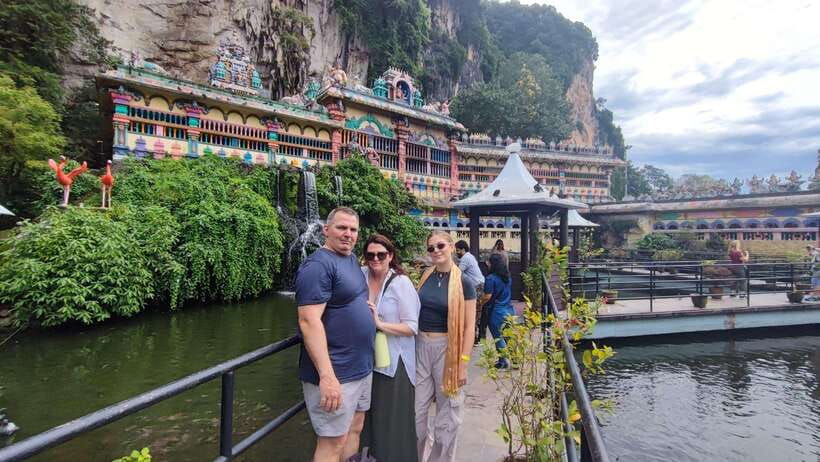 Kuala Lumpur: Batu Caves, Thean Hou Temple & National Mosque - Batu Caves and the 272-step climb