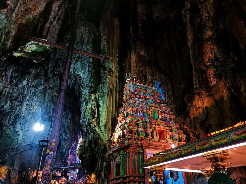 Kuala Lumpur: Temple & Shrine Private Half Day Tour - Thean Hou Temple’s carved details and koi ponds