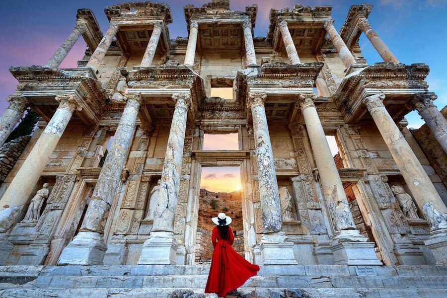 Kusadasi: Ephesus, House of Virgin Mary, and Temple Tour - The House of the Virgin Mary and its quiet mood