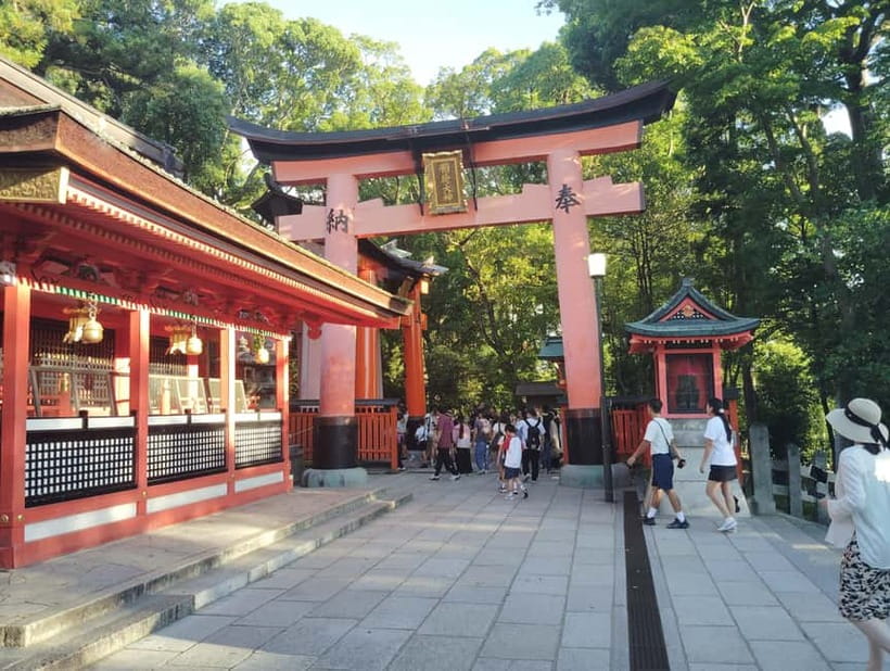 Kyoto: 1.5-Hour Guided Tour of Fushimi Inari Shrine - Meeting your guide at Inari Station