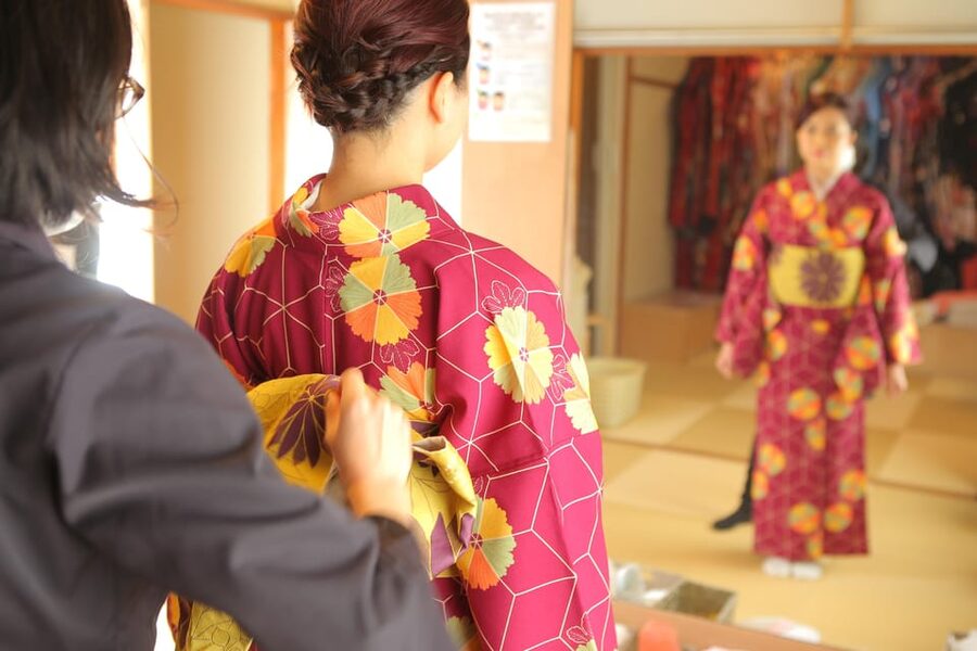 Kyoto:Kiyomizu-dera Temple Rent a kimono and ride a rickshaw - Group Size, Timing, and Physical Limits