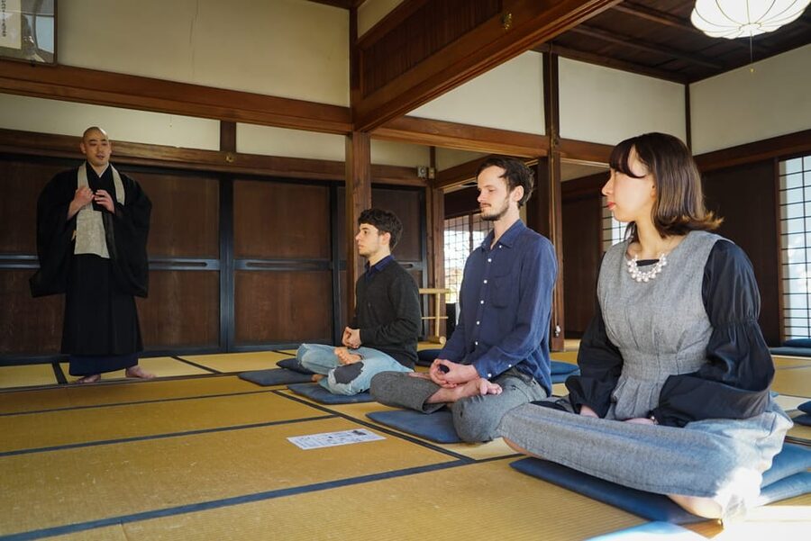 Kyoto: Zen Meditation and Garden Tour at a Temple with Lunch - Tofukuji’s great gate and monastic details