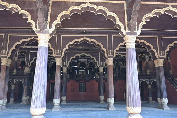 Lalbagh+Bull Temple+Tipu Palace+Market+Lunch=Bangalore City Tour - Tipu Sultan’s palace and the old fort area