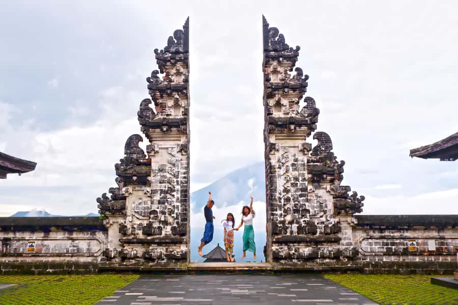 Lempuyang Temple: Gate of Heaven - Tirta Gangga brings royal style and water gardens