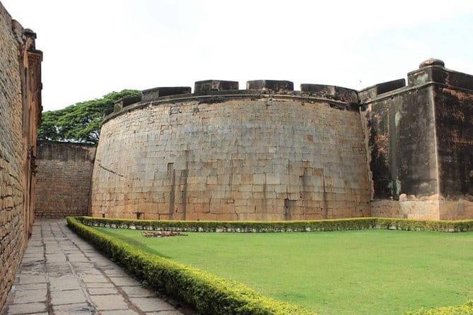 Lepakshi Temple and Nandi Hills Day Trip from Bangalore - Guide quality and the private format