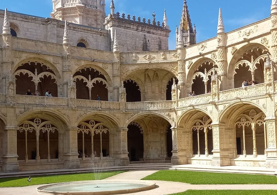 Lisbon: Belem, Jeronimos Monastery, and Coach Museum Tour - Meeting the guide at Jerónimos Monastery