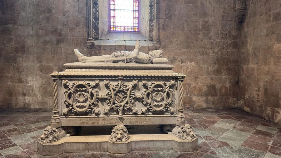 Lisbon: Belem Tour with Pastéis at Jerónimos Monastery - Monument to the Discoveries: a strong lesson with an optional climb
