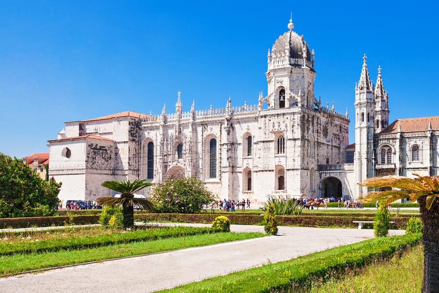 Lisbon: Belem Tour with Pastéis at Jerónimos Monastery - The guide makes or breaks this history-heavy walk