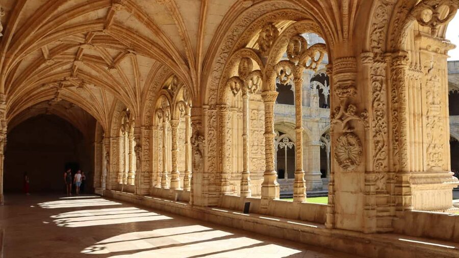 Lisbon: Belém Walking Tour with Jerónimos Monastery Ticket - Why Belém works best with a guide