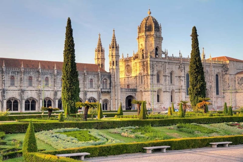 Lisbon: Skip-the-line Jerónimos Monastery Tour with Tickets - Four details that shape the experience
