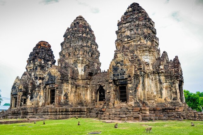 Lopburi Monkey Temple & Ayutthaya Old City Tour From Bangkok - Phra Prang Sam Yot: Khmer towers and wild monkeys