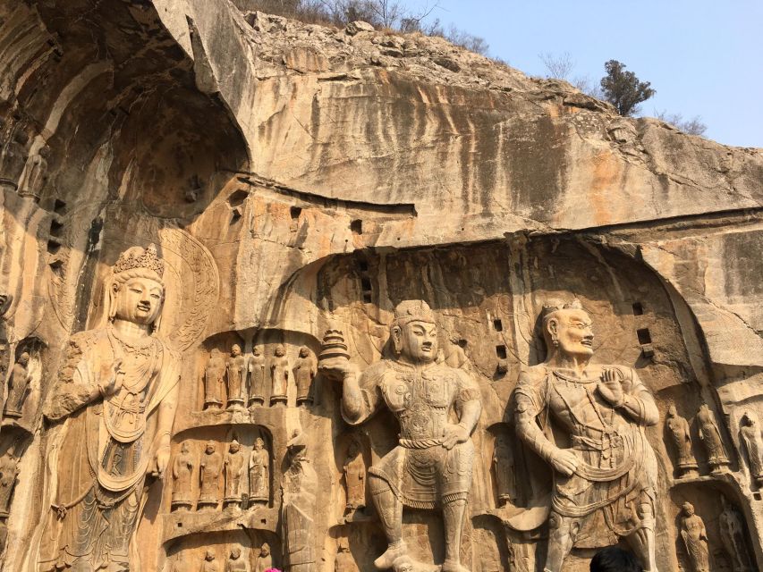 Luoyang Private Day Tour to Shaolin Temple&Longmen Grottoes - Local lunch before the temple visit