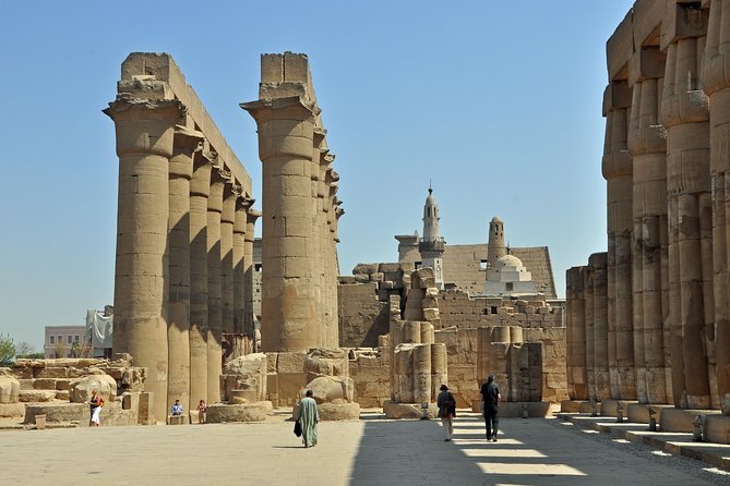 Luxor East and West Bank: Valley of the kings, Habu Temple,Karnak&Luxor Temples - The Colossi of Memnon, a quick stop with a big presence