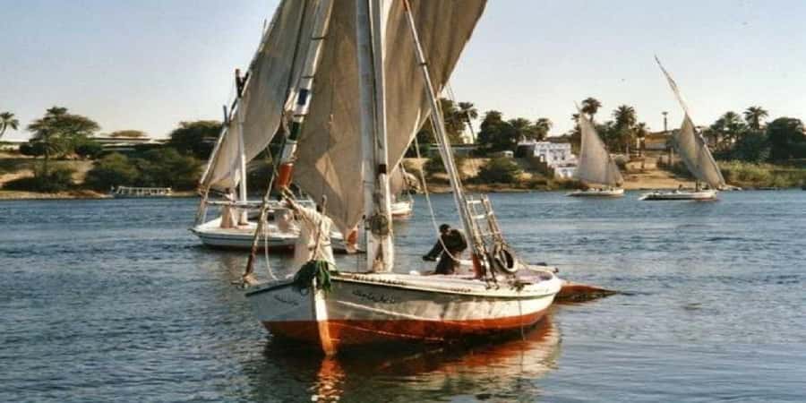 Luxor: Tour to Edfu Temple & Lunch & Felucca & Entrance Fees - The Private Car Makes the Distance Easier