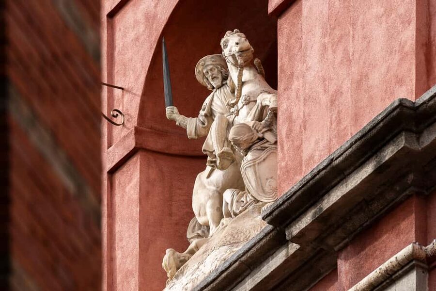 Madrid: Entrance to the Monastery of Las Comendadoras de Santiago - Why this Madrid monastery deserves your time