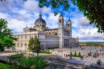 Madrid Must-see with Atardeder at the Debod Temple