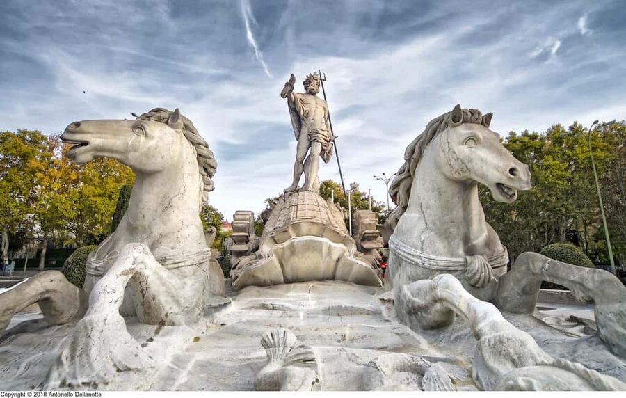 Madrid Must-see with Atardeder at the Debod Temple - Plaza de España and Gallardo Palace