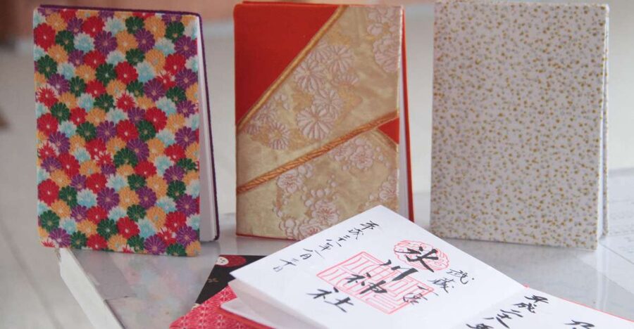 Make a temple stamp book with artist - Choosing your fabric from more than 100 options