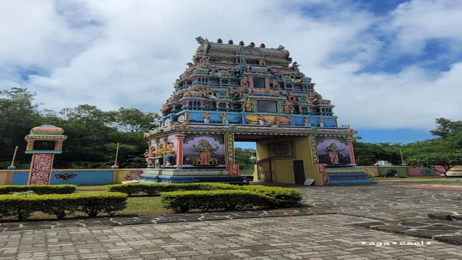Mauritius: Northern Tour w/Port Louis Market, Temple & Beach - Guides, Driving, and the Human Side of the Day
