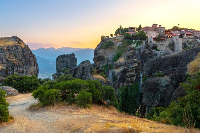 Meteora: Hiking Tour with Local Guide and Monastery Visit - Who should book this hike?