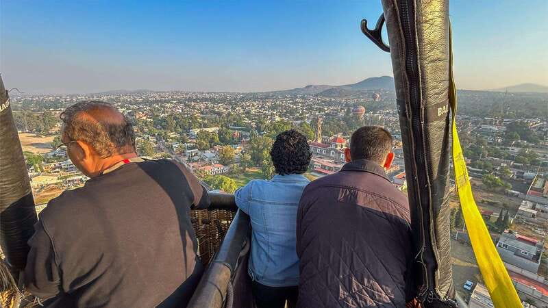 Mexico City: Balloon Flight, Teotihuacan & Guadalupe Shrine - Breakfast, bubbles, and a short pause