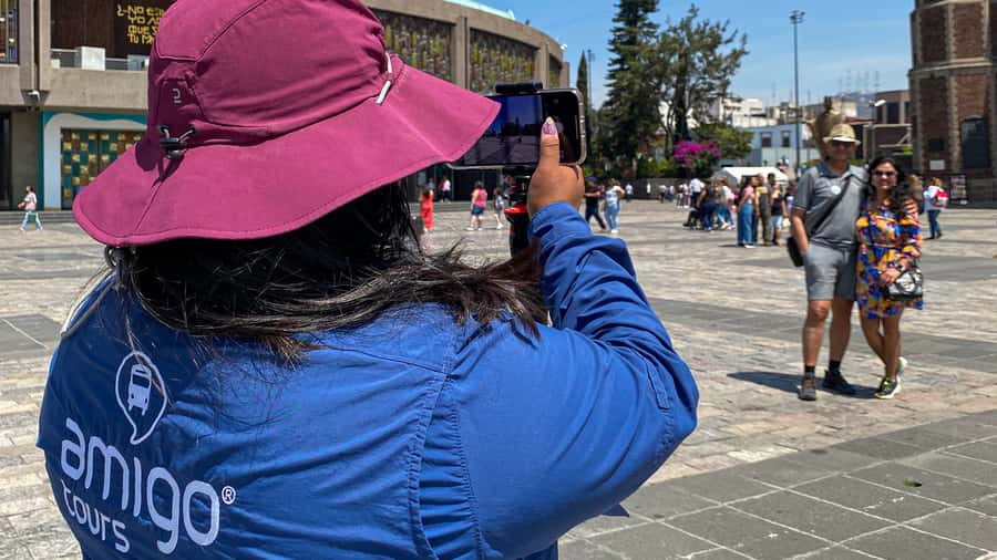 Mexico City: Teotihuacan, Tlatelolco & Guadalupe Shrine Tour - Meeting the group in central Mexico City