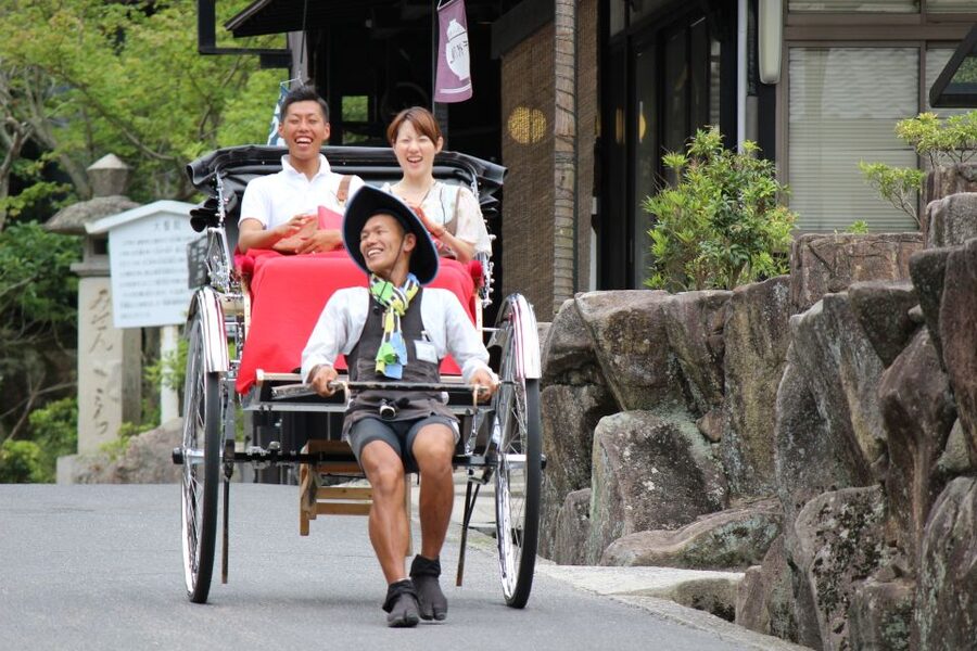 Miyajima: Private Rickshaw Tour to Itsukushima Shrine - Choosing the 45-minute introduction