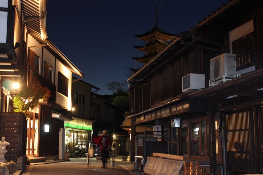 Miyajima: Private Rickshaw Tour to Itsukushima Shrine - The 130-minute route and Senjokaku Shrine