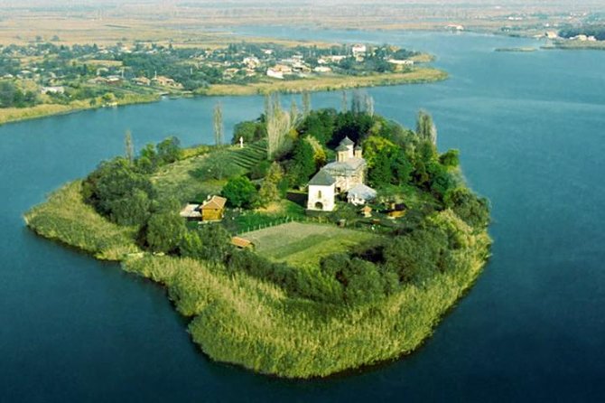 Mogosoaia Palace & Snagov Monastery: Private tour from Bucharest - Snagov Monastery and the Vlad the Impaler connection