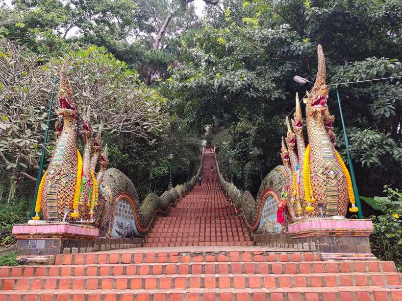 Monk trails hike, Wat Phalat, Monk chanting, Wat Doi Suthep. - Wat Doi Suthep and the Chiang Mai view