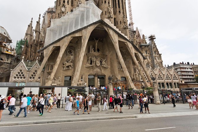 Montserrat Monastery and Sagrada Familia Tour with Liquor Tasting - Free time for lunch in Barcelona