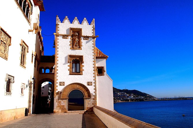 Montserrat Monastery with Easy Hike & Sitges Tour from Barcelona - Lunch and beach time in Sitges