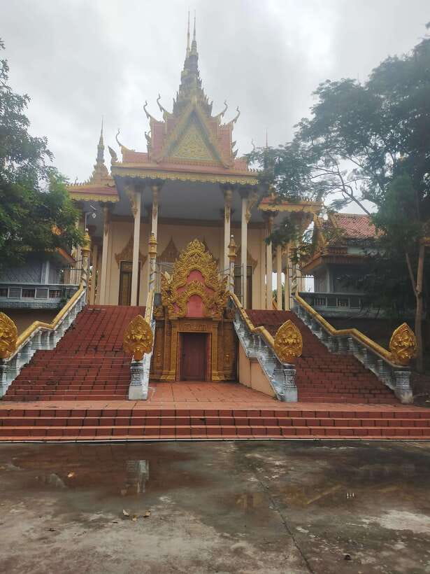 Morning Tuk tuk: City, Handicrafts, Killing field, Temples - Wat Samrong Knong carries the morning’s hardest history